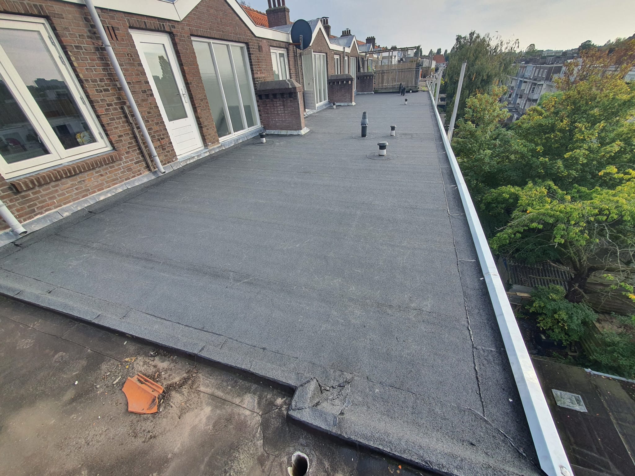 Dakdekker Amsterdam - Eindresultaat bitumen dak bedrijfspand