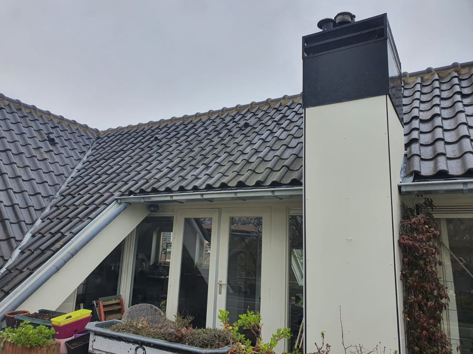 Dakdekker Amsterdam - Eindresultaat pannendak achterzijde